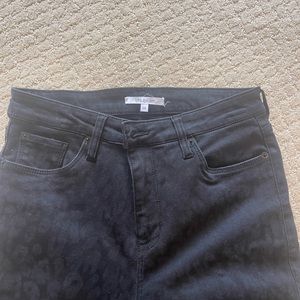 Very sharp black jeans with faint snake print engraved in skinny jeans!